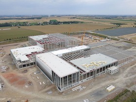 Diese Luftaufnahme aus südlicher Richtung entstand im Oktober 2013 und zeigt die Arbeiten am Rohbau.